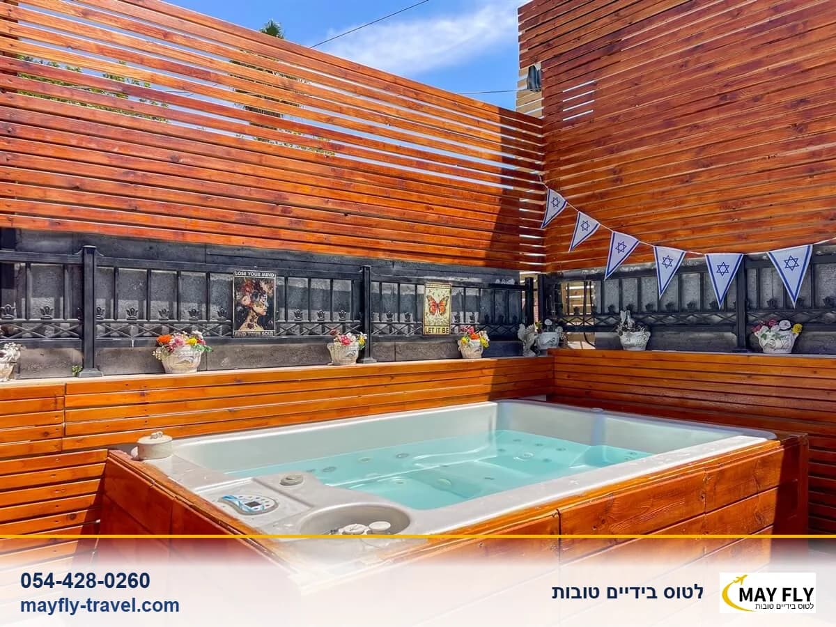 וילה יוקרתית וואיט הול ביהוד עם בריכה מחוממת עד 20 נופשים